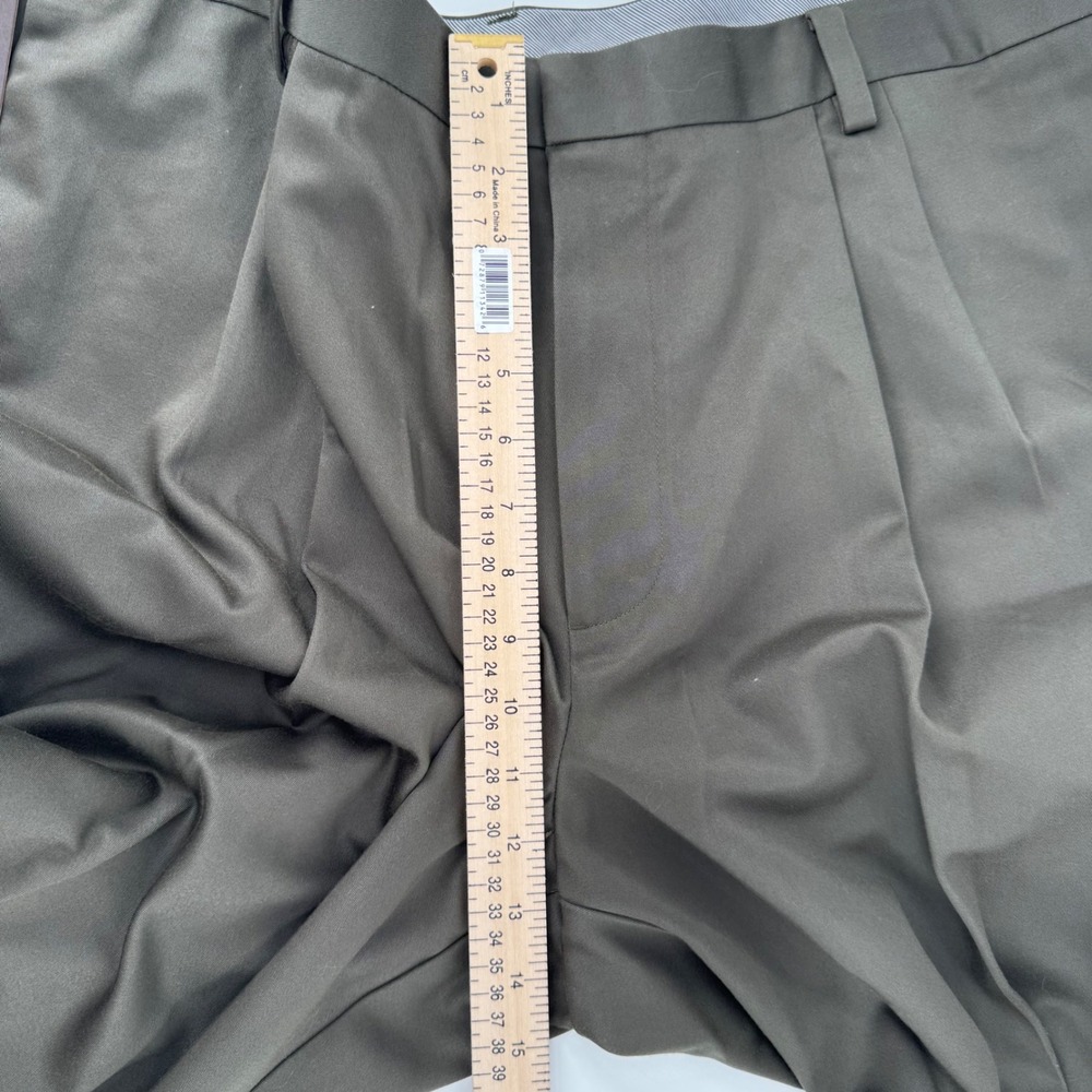 Dockers D3 Classic Fit Pleated Khaki Pants Mens W44 L30 Never Iron Olive Green - Picture 6 of 11